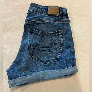 AMERICAN EAGLE MOM SHORT